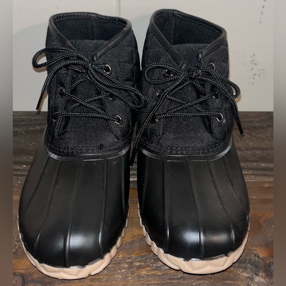 St Johns Bay Denton Quilted Lace Up Duck Boots Black Women's Size 8M GUC - Picture 1 of 6
